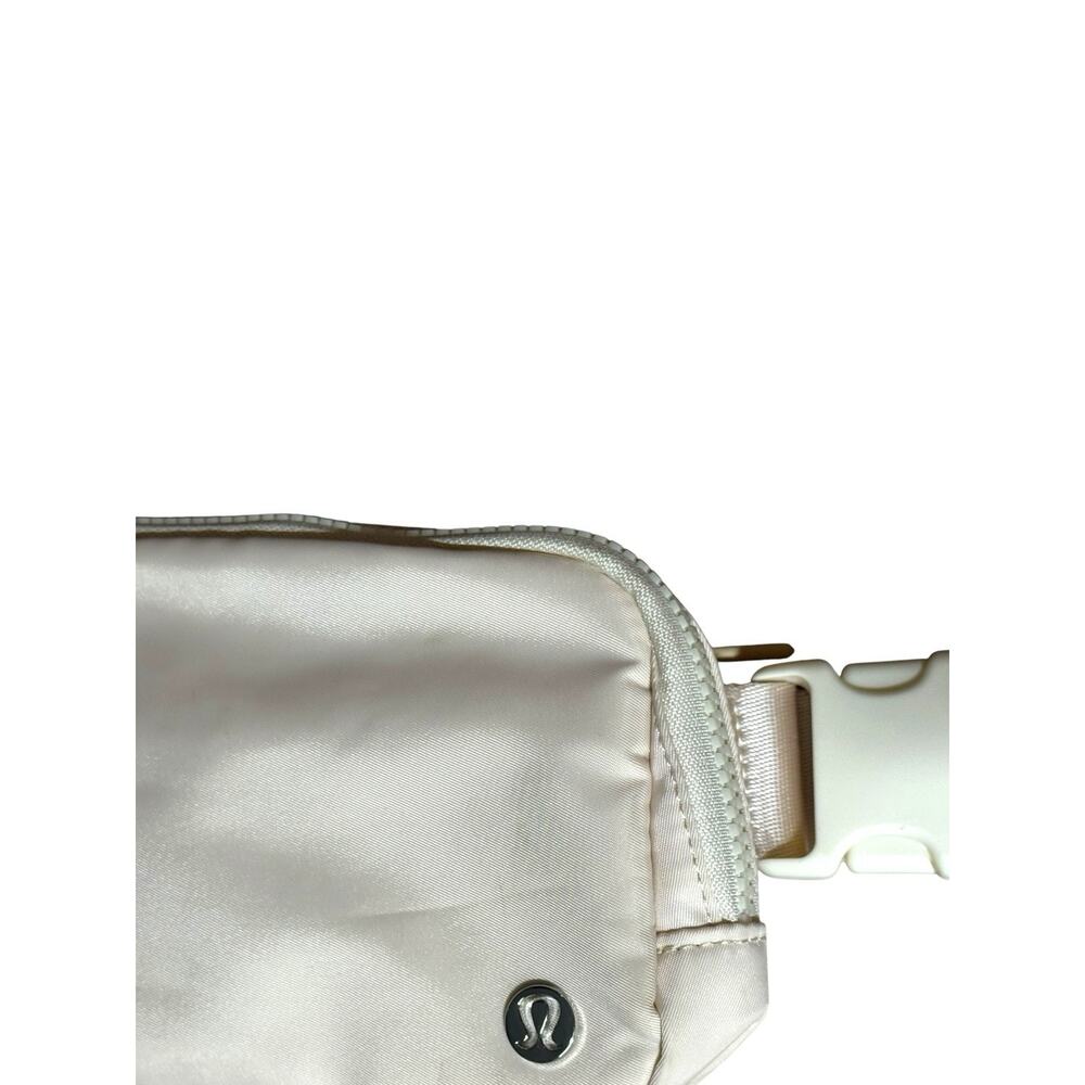Lululemon Everywhere Belt Bag 1L White Opal - Picture 13 of 16